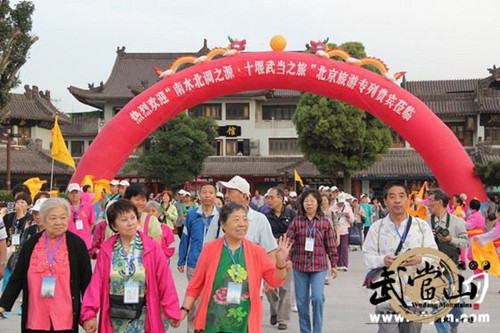 Beijing tourists feel the pulse of Shiyan