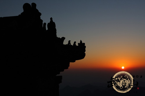 Watching the sunrise at the Wudang Moutains
