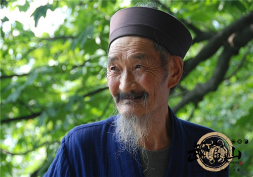 Phoenix TV interviews Wudang priest