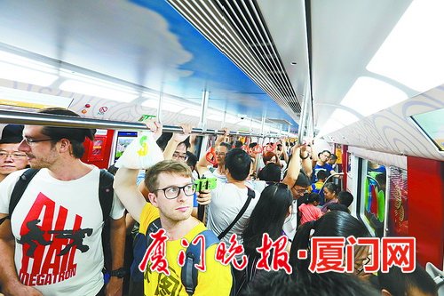 First subway train thunders across Xiamen