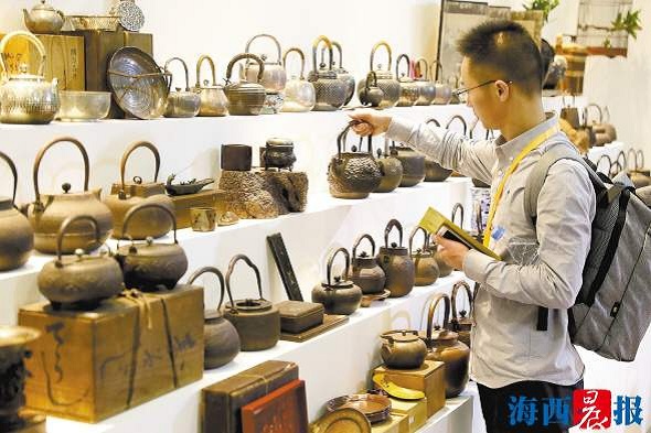 Enjoy tea, Buddhist items and crafts in Xiamen