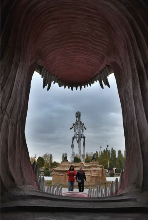 Encounter dinosaurs in Karamay Dinosaur Park