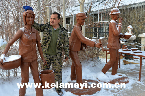 Sculptures depict oil workers' life