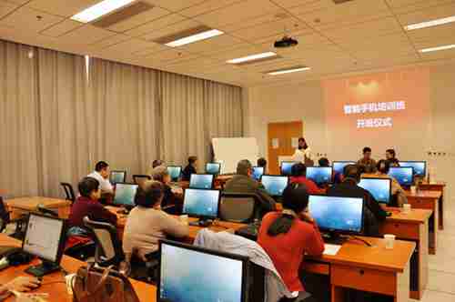 Smart phone training popular in Karamay