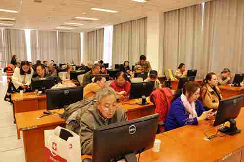 Smart phone training popular in Karamay