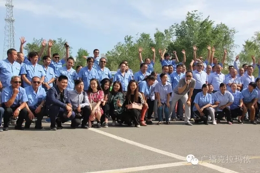 Taxi drivers provide free rides for 'gaokao' students