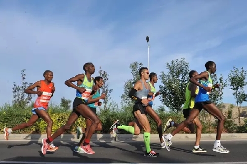 Runners descend on Karamay for Xinjiang’s first int’l marathon
