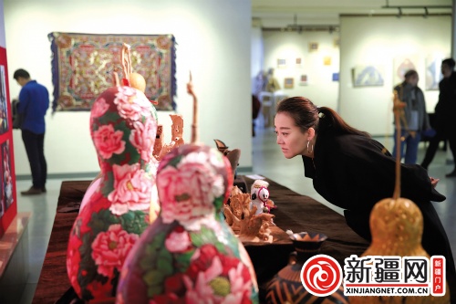 Urumqi holds Folk Art Exhibition
