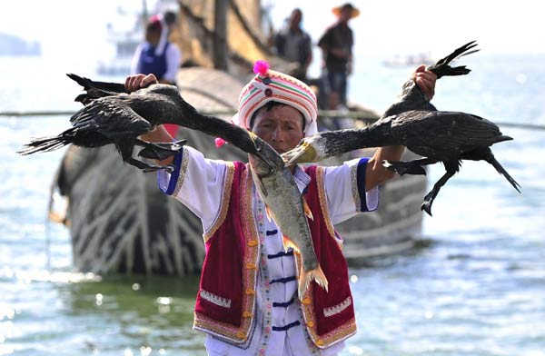 Erhai lake holds fishing opening festival