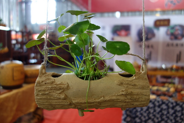 Handicraft works are highly welcomed at Yunnan Cultural Industry Expo