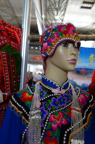 Handicraft works are highly welcomed at Yunnan Cultural Industry Expo