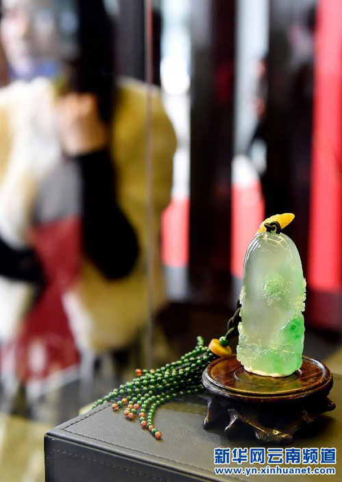Yunnan jewelry feast attracts visitors