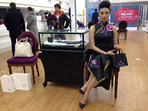 Yunnan Chuxiong: Traditional Yi embroidery shines