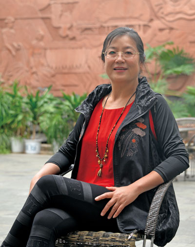 Peng Ping:A leading expert on embroidered Tangka art