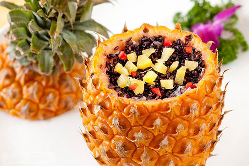 Pineapple purplish black glutinous rice