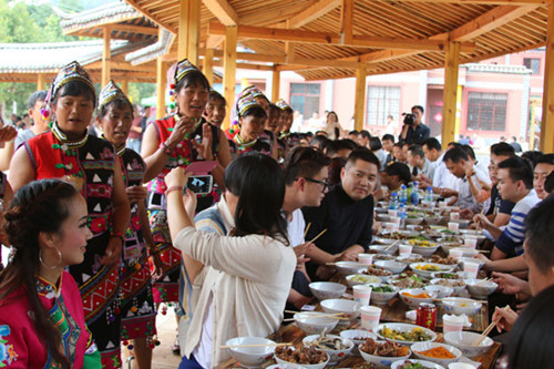 China's longest feast table