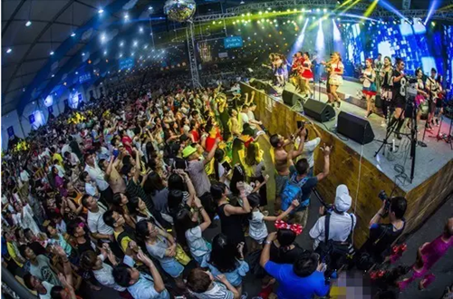 Revelers say 'prost' at Kunming's Oktoberfest