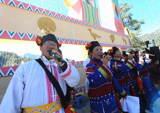 Various ethnic groups attend Munao Dancing Festival in China's Yunnan