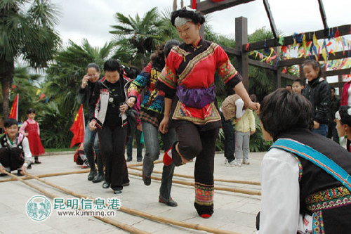 Spend Dragon Boat Festival at Ethnic Village