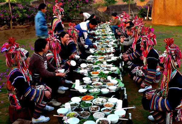 Members of ethnic minorities in Pu’er