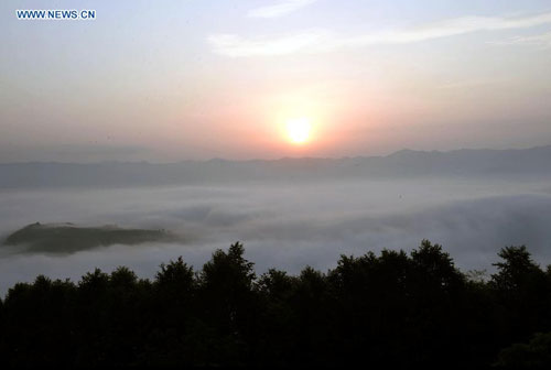 Amazing clouds sea scenery over Jingmai Mountain in SW China