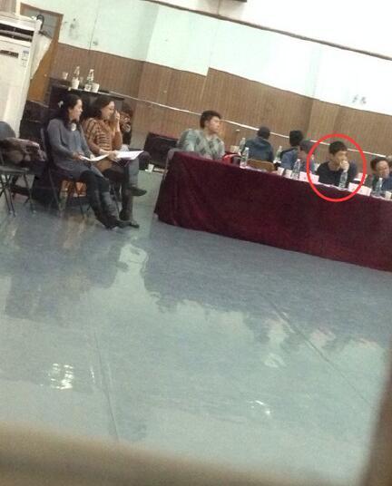 就是这么霸气!胡歌上戏当考官帅气 姚晨也去上