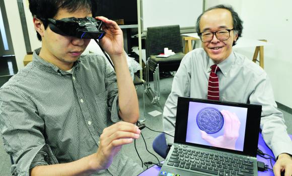 'Diet glasses' invented<BR>减肥眼镜'骗'你少吃(图)
