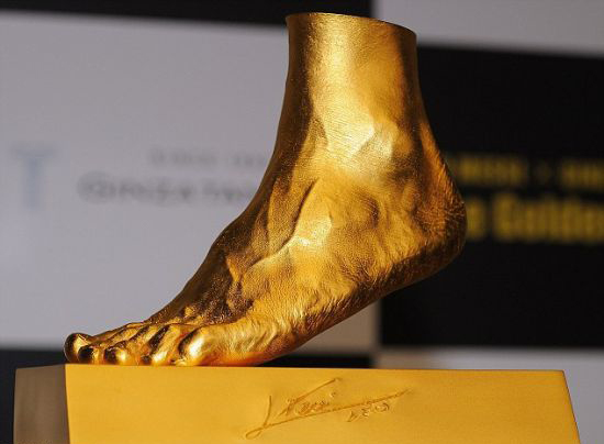 Messi's gold foot on sale br/ 日打造梅西黄金脚