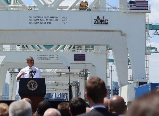 Backdrop for Obama speech<BR>奥巴马演讲现'中国制造'