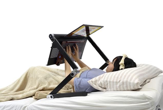 'Dozing desk' goes on sale<BR>日本发明懒人'瞌睡桌'(图)