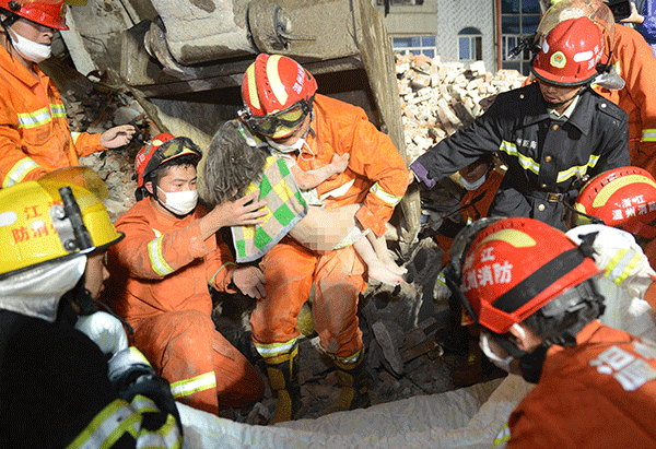 17 dead in building collapse