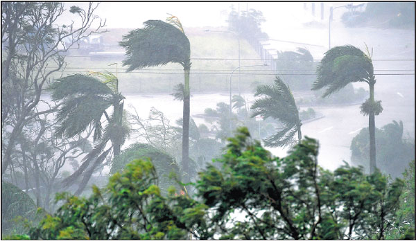 Strong cyclone batters Australia with rain, wind