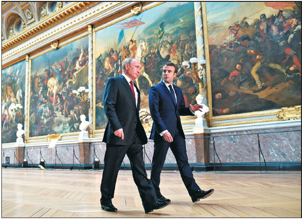 Macron, Putin discuss crises