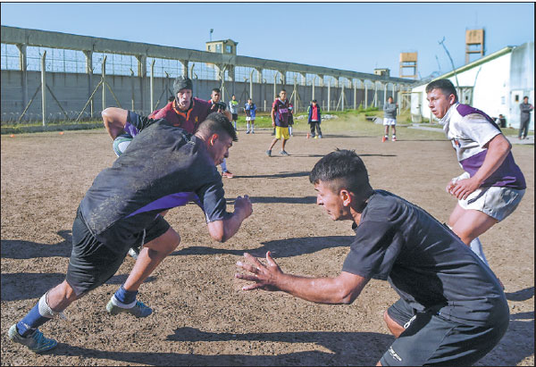 Murderers and robbers try rugby route to relieve life behind bars