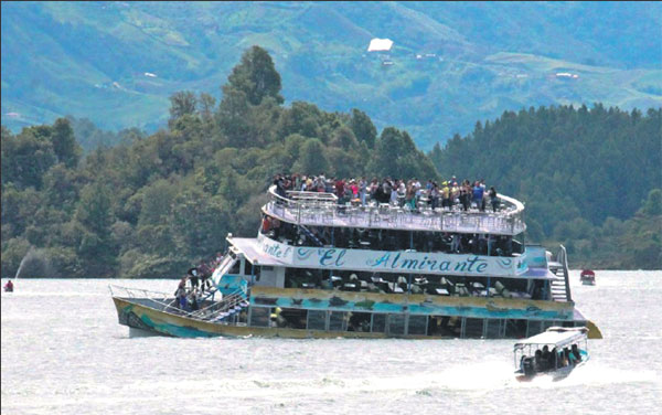 9 die as boat capsizes in Colombia