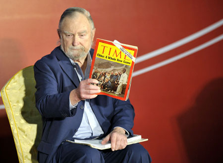 Tim Boggan, a member of the original US team that took part in 'Ping-pong diplomacy' in 1971, shows an old copy of Time magzine with a cover story on the Sino-US 'Ping-pong diplomacy' during a press conference in South China's Guangzhou Feb. 24, 2008. At the event, Li Ning, a Chinese sportswear company, announced it will sponsor the US national table tennis team for the next five years. [Xinhua]