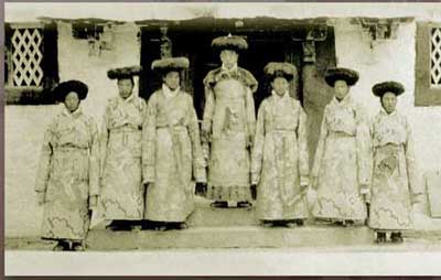 Aristocratic Offcials in the Local Government of Old Tibet