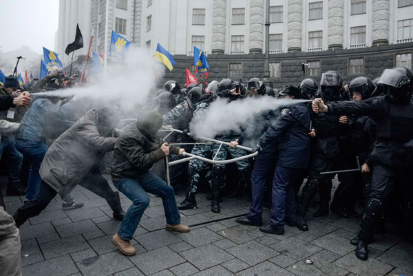Ukraine caught between EU, Russia