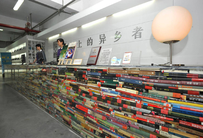 Pages of Qian Xiaohua's life through his bookstores