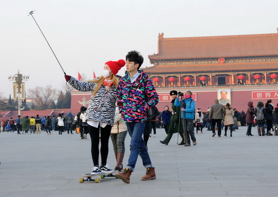 Should selfie sticks be banned?