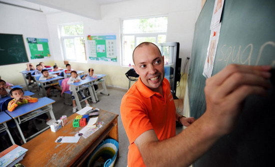 Learning a foreign language: the earlier the better?