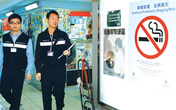 Law enforcers should be given power to stop smoking in public