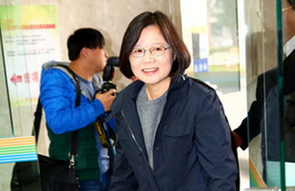 Tsai should clarify position on cross-Straits ties