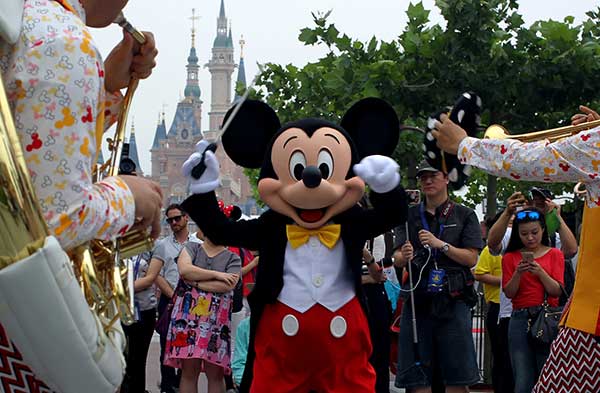 Some tourists fail behavior test at Disney