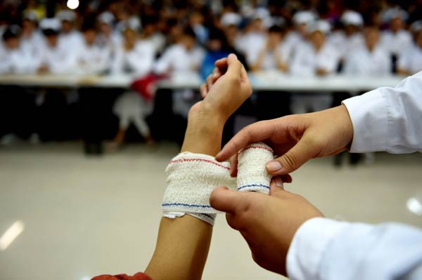 Should first aid be taught in schools?