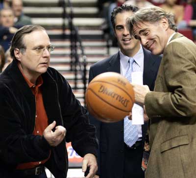 Trail Blazers owner Paul Allen grabs loose ball during NBA game in Portland