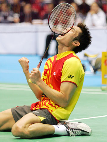 World number one Lin Dan of China celebrates his win over Denmark's Peter Gade at their finals of the Thomas Cup badminton tournament in Tokyo May 7, 2006.
