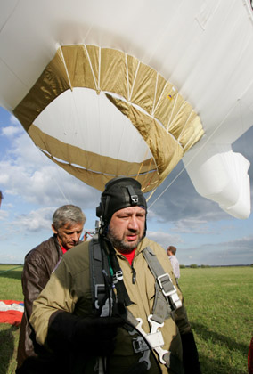 Aeronaut Stanislav Fyodorov of Russia gets ready to lift his airship as he trains for setting a new world record 70 km (43 miles) east of Moscow, August 11, 2006. Fyodorov wishes to set a new altitude world record for airships, lifting his airship higher than 9,000 meters (29,527 feet) in mid August.