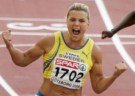 Sweden's Susanna Kallur celebrates after winning the gold medal in the women's 100 m hurdles at the European athletics championships in Gothenburg (Goteborg), August 11, 2006.