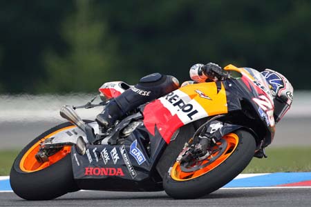 Honda's Dani Pedrosa of Spain powers round a corner during the Czech Grand Prix at Masaryk's circuit in Brno August 20, 2006. Loris Capirossi took the chequered flag, Valentino Rossi took second and Pedrosa third.